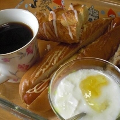 こんにちは・・・・・・・
昨日の朝食時に頂いたもので～す。
（昨日レポできなくて・・・・・・・）
ゆずヨーグルト、大好きです。）
(*^_^*)